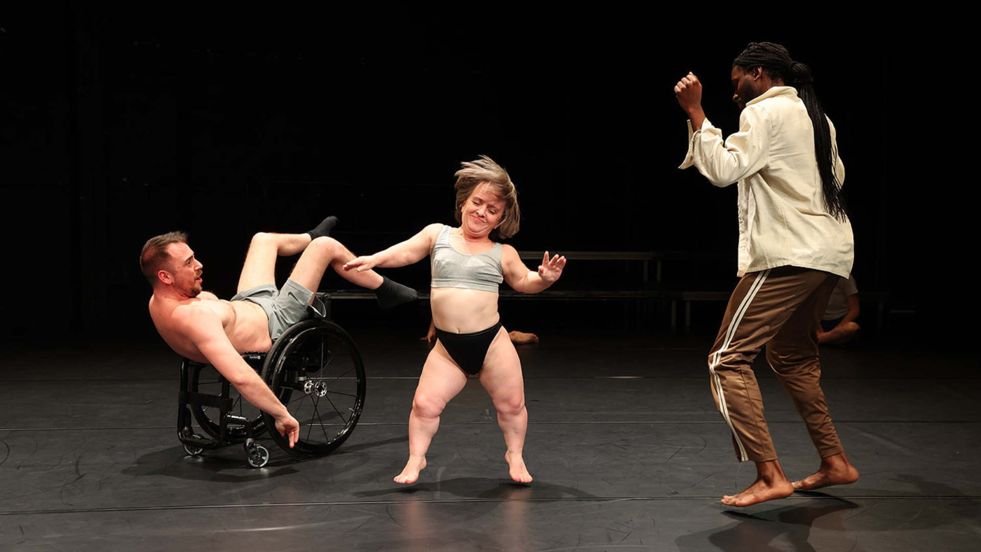 Hód Adrienn / Hodworks – Unusual Symptoms / Theater Bremen (DE): Harmonia
